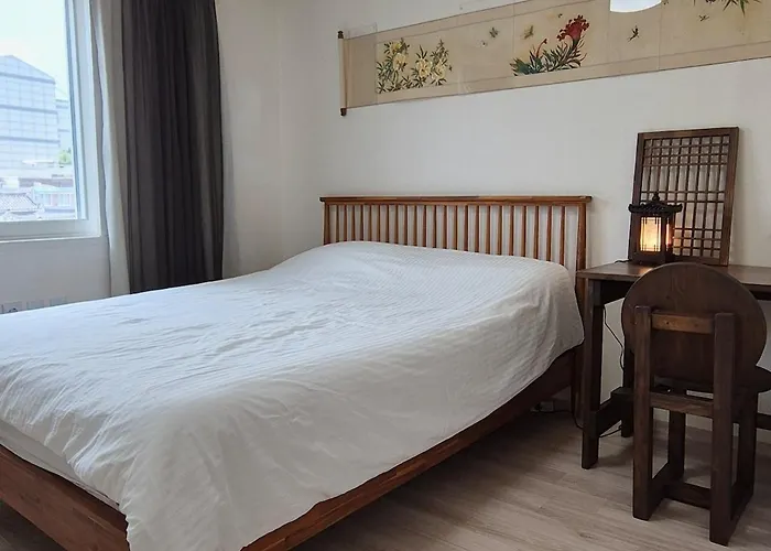 アパート 2newly Opened, Prime Bukchon Location, Hanok Village View, 56 Sqm, 8 Min To Anguk Station, Sleeps Up To 5 *
