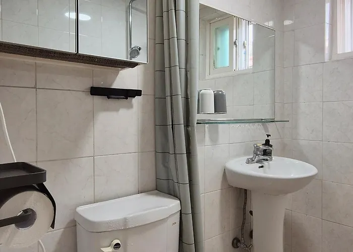 アパート 2newly Opened, Prime Bukchon Location, Hanok Village View, 56 Sqm, 8 Min To Anguk Station, Sleeps Up To 5 *