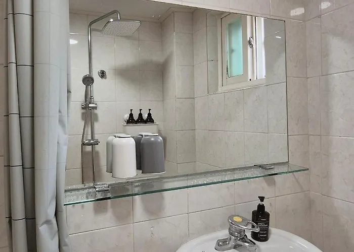 2newly Opened, Prime Bukchon Location, Hanok Village View, 56 Sqm, 8 Min To Anguk Station, Sleeps Up To 5 *