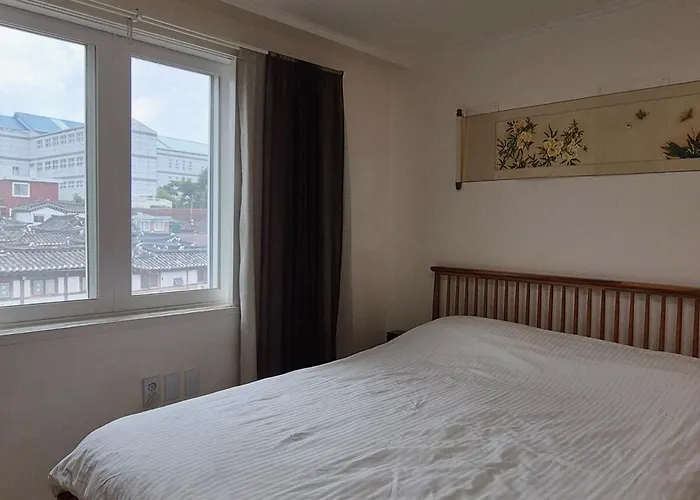 アパート 2newly Opened, Prime Bukchon Location, Hanok Village View, 56 Sqm, 8 Min To Anguk Station, Sleeps Up To 5 ソウル特別市